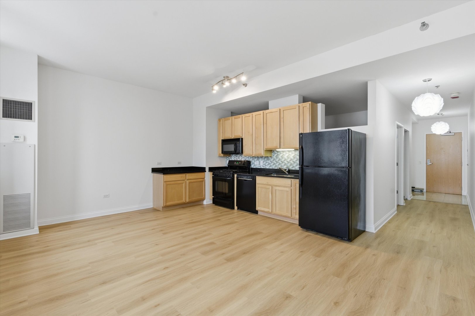 8 W Monroe Street 2005