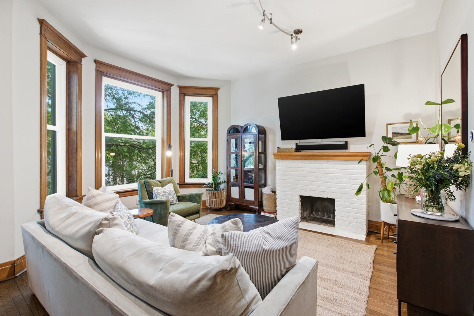 833 W Buckingham Place 3