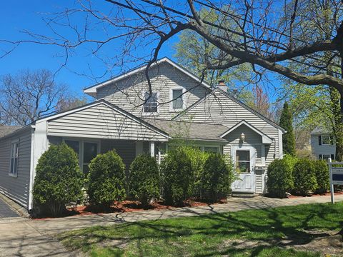 Tiny photo for 808 Indian Road, Glenview, IL 60025 (MLS # 12530850)