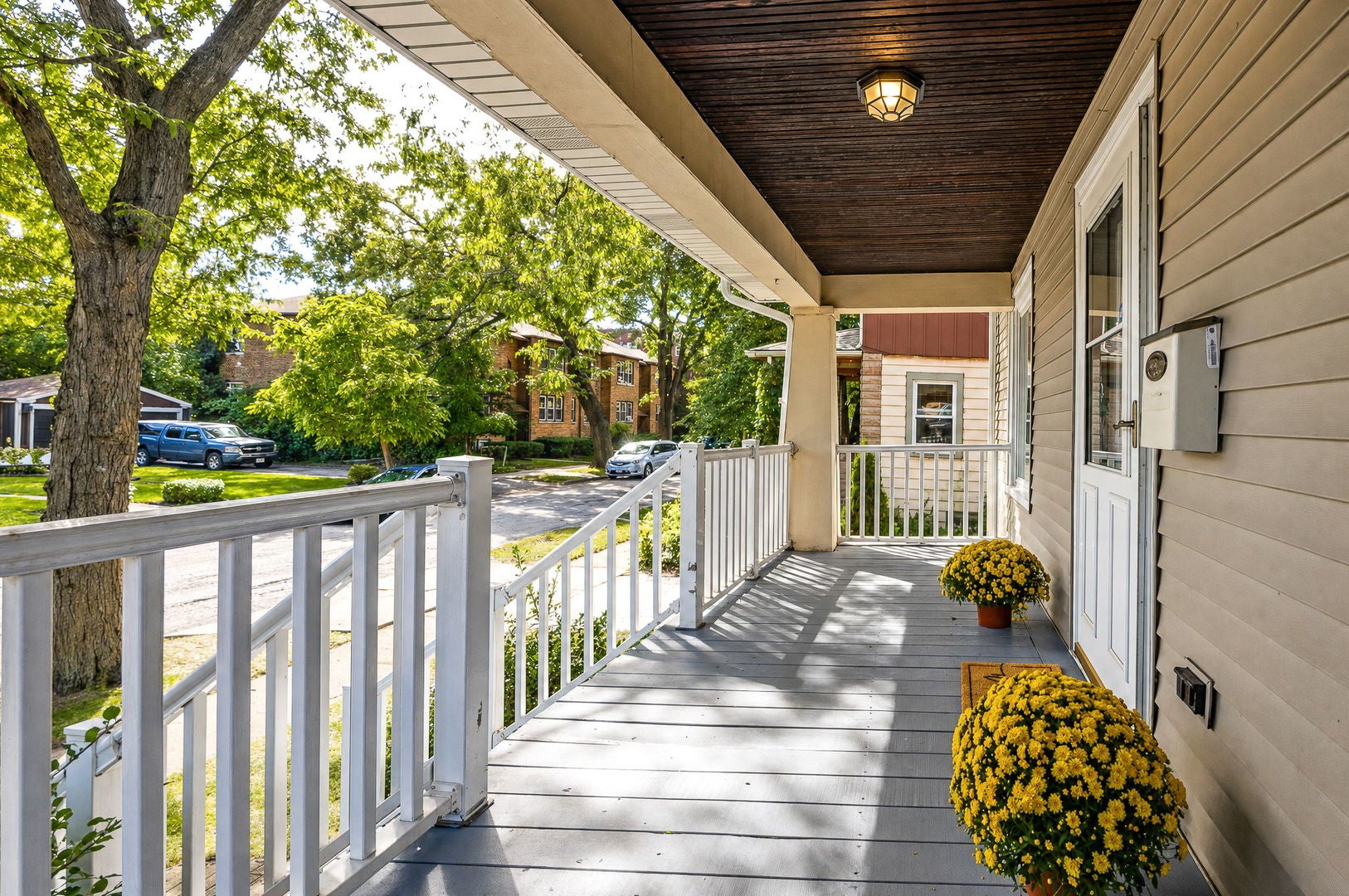198 W QUINCY Street