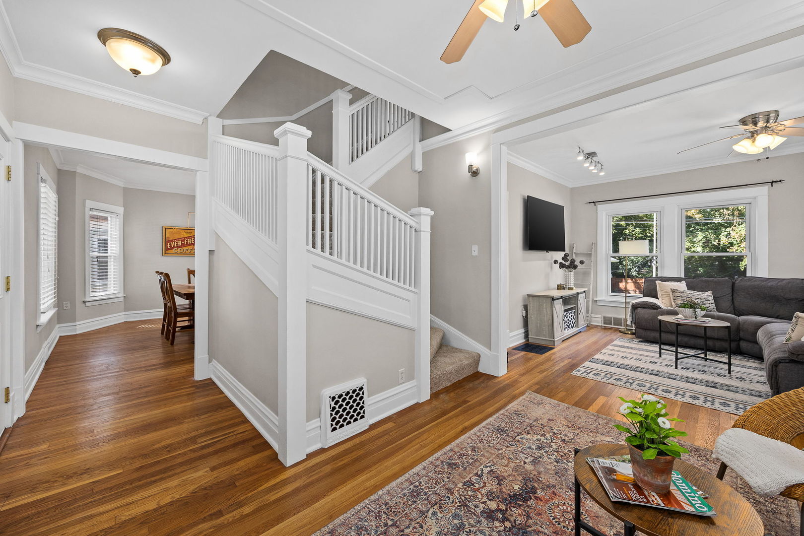 198 W QUINCY Street