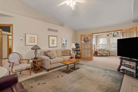 Tiny photo for 5016 56TH Avenue Court, Bettendorf, IA 52722 (MLS # 12613442)