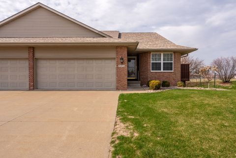 Photo of 5016 56TH Avenue Court, Bettendorf, IA 52722 (MLS # 12613442)