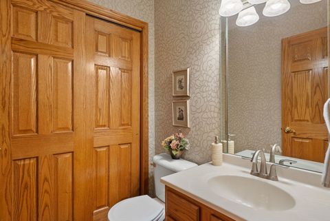 Tiny photo for 5016 56TH Avenue Court, Bettendorf, IA 52722 (MLS # 12613442)