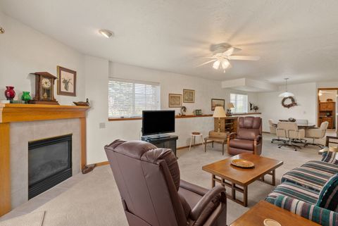 Tiny photo for 5016 56TH Avenue Court, Bettendorf, IA 52722 (MLS # 12613442)