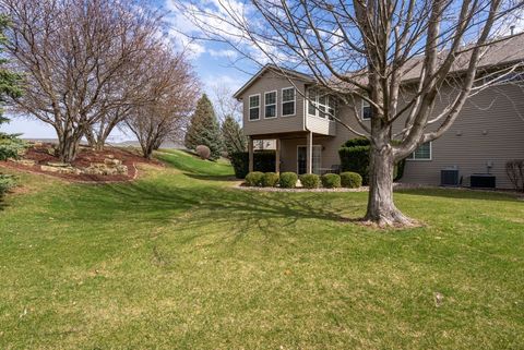 Tiny photo for 5016 56TH Avenue Court, Bettendorf, IA 52722 (MLS # 12613442)