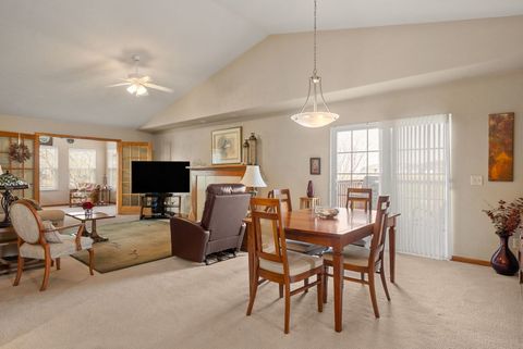 Tiny photo for 5016 56TH Avenue Court, Bettendorf, IA 52722 (MLS # 12613442)