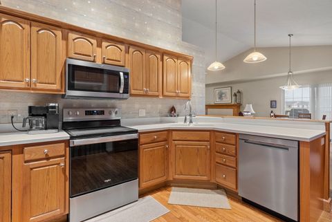 Tiny photo for 5016 56TH Avenue Court, Bettendorf, IA 52722 (MLS # 12613442)