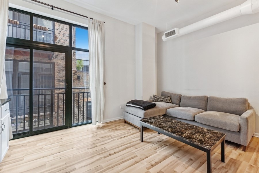 400 W Ontario Street 608