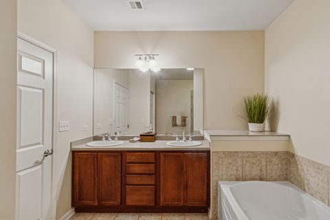 Tiny photo for 271 E Railroad Avenue #302, Bartlett, IL 60103 (MLS # 12488916)