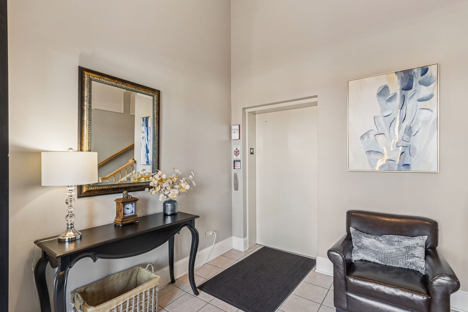 271 E Railroad Avenue 302