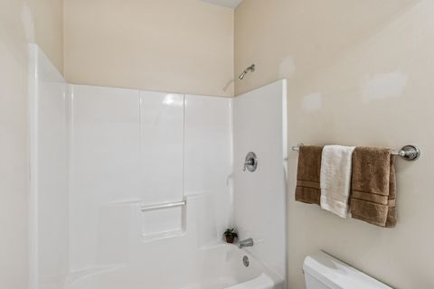 Tiny photo for 271 E Railroad Avenue #302, Bartlett, IL 60103 (MLS # 12488916)