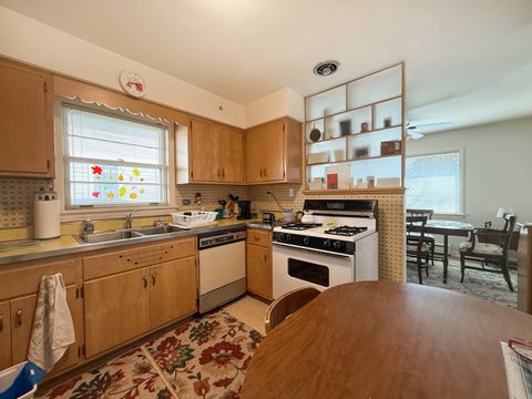 Tiny photo for 548 Elm Street, Glen Ellyn, IL 60137 (MLS # 12528282)