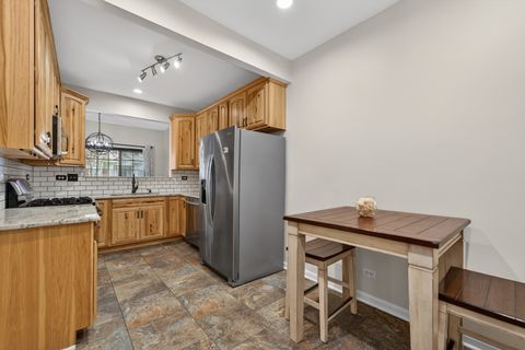 Tiny photo for 2334 Reflections Drive, Aurora, IL 60502 (MLS # 12597290)