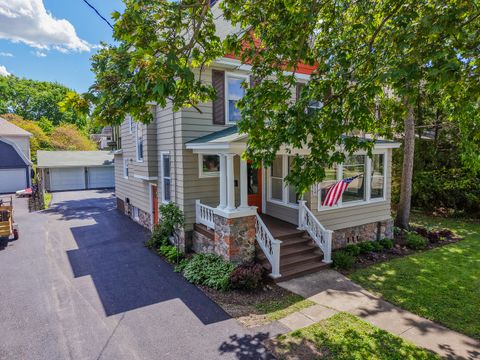 319 W Judd Street Woodstock IL 60098