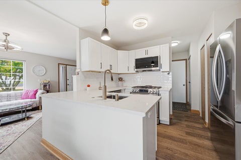 Tiny photo for 689 Fieldcrest Drive #B, South Elgin, IL 60177 (MLS # 12763777)