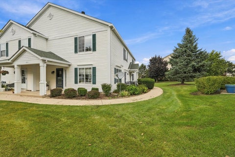 Photo of 689 Fieldcrest Drive #B, South Elgin, IL 60177 (MLS # 12763777)
