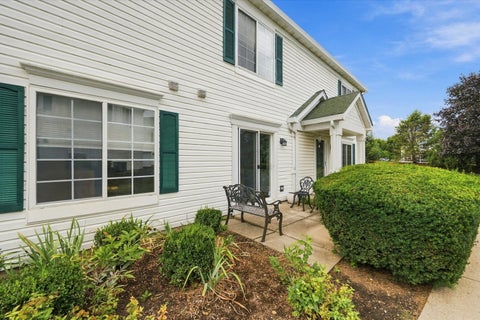 Tiny photo for 689 Fieldcrest Drive #B, South Elgin, IL 60177 (MLS # 12763777)