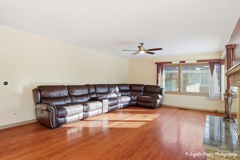 Tiny photo for 1913 Rancho Lane, Des Plaines, IL 60016 (MLS # 12564945)