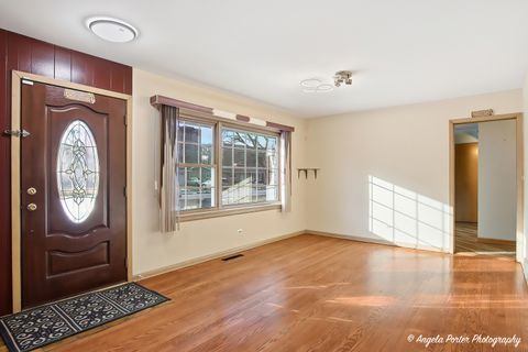 Tiny photo for 1913 Rancho Lane, Des Plaines, IL 60016 (MLS # 12564945)
