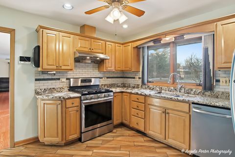 Tiny photo for 1913 Rancho Lane, Des Plaines, IL 60016 (MLS # 12564945)