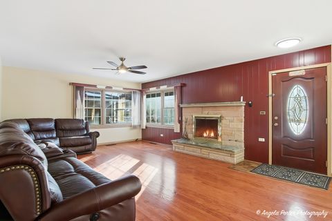Tiny photo for 1913 Rancho Lane, Des Plaines, IL 60016 (MLS # 12564945)