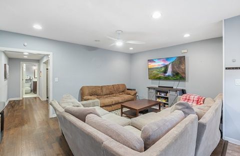 Tiny photo for 852 W Grace Street #T, Chicago, IL 60613 (MLS # 12467308)
