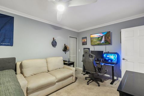 Tiny photo for 852 W Grace Street #T, Chicago, IL 60613 (MLS # 12467308)