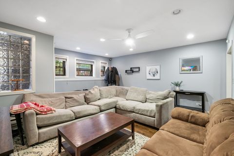 Tiny photo for 852 W Grace Street #T, Chicago, IL 60613 (MLS # 12467308)