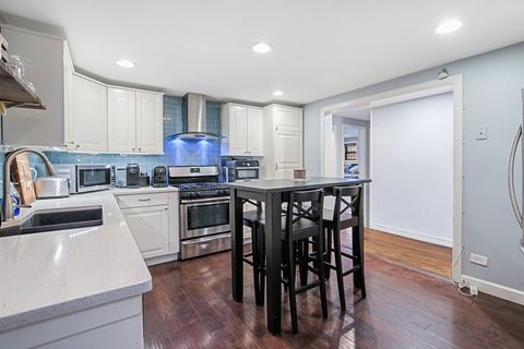 Tiny photo for 852 W Grace Street #T, Chicago, IL 60613 (MLS # 12467308)
