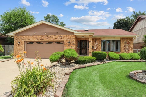 Photo of 317 N Marcella Road, Mount Prospect, IL 60056 (MLS # 12746297)