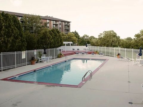 Tiny photo for 75 Kristin Circle #126, Schaumburg, IL 60195 (MLS # 12506109)