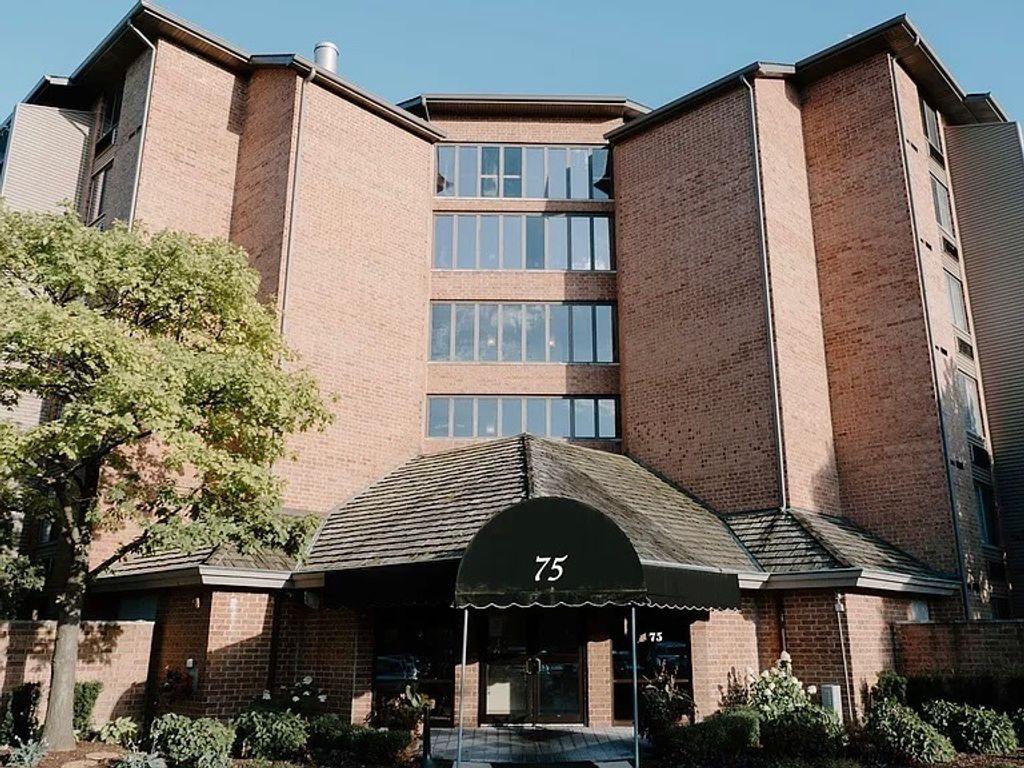 Photo for 75 Kristin Circle #126, Schaumburg, IL 60195 (MLS # 12506109)