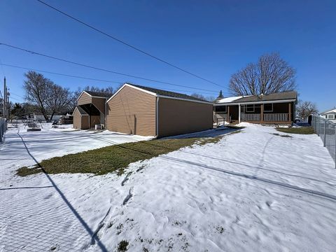 Tiny photo for 906 7th Street, Colona, IL 61241 (MLS # 12595590)