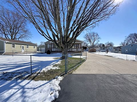 Tiny photo for 906 7th Street, Colona, IL 61241 (MLS # 12595590)