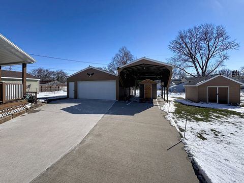 Tiny photo for 906 7th Street, Colona, IL 61241 (MLS # 12595590)