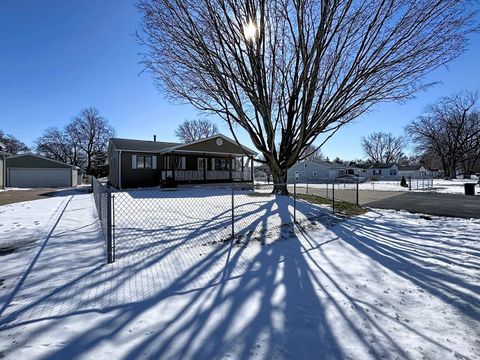 Tiny photo for 906 7th Street, Colona, IL 61241 (MLS # 12595590)