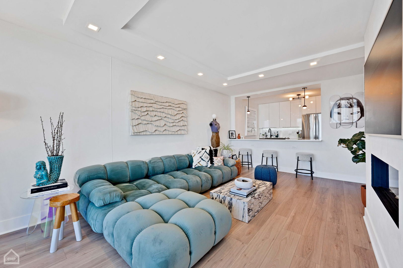 1560 N Sandburg Terrace 2810J