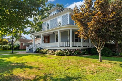 Photo of 540 E MAIN Street, Duquoin, IL 62832 (MLS # EB459112)