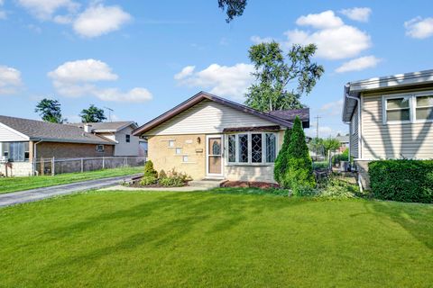 Photo of 13533 Short Drive, Crestwood, IL 60418 (MLS # 12500307) Photo of 13533 Short Drive, Crestwood, IL 60418 (MLS # 12500307)