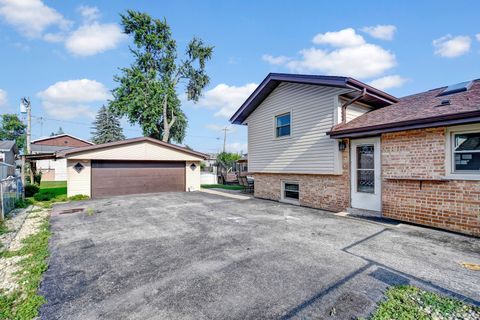 Tiny photo for 13533 Short Drive, Crestwood, IL 60418 (MLS # 12500307)