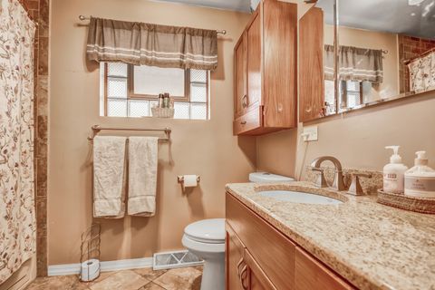 Tiny photo for 13533 Short Drive, Crestwood, IL 60418 (MLS # 12500307)