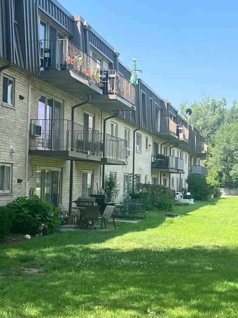 Tiny photo for 565 Fairway View Drive #2L, Wheeling, IL 60090 (MLS # 12429005)