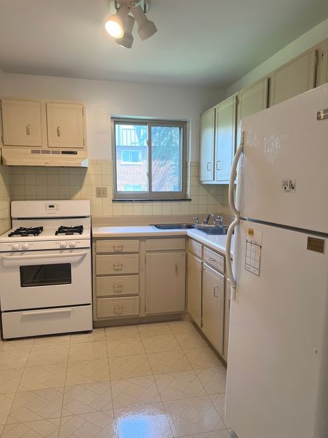 Tiny photo for 565 Fairway View Drive #2L, Wheeling, IL 60090 (MLS # 12429005)