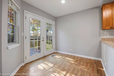 Tiny photo for 313 CROMWELL Court, Westmont, IL 60559 (MLS # 12507296)