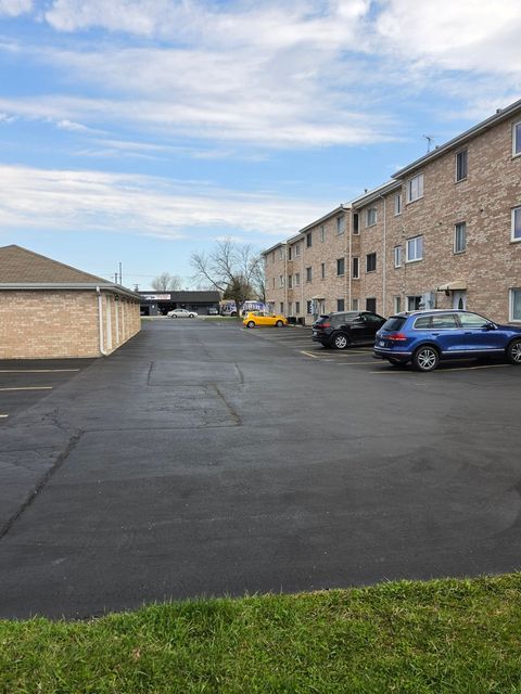 Tiny photo for 7902 NAGLE Avenue #2S, Burbank, IL 60459 (MLS # 12616204)
