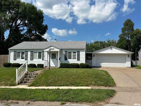 Photo of 3807 10TH Avenue Place, Moline, IL 61265 (MLS # 12581182)