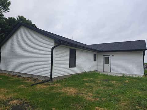 Tiny photo for 1005 Augusta Road, Carthage, IL 62321 (MLS # 100539017)