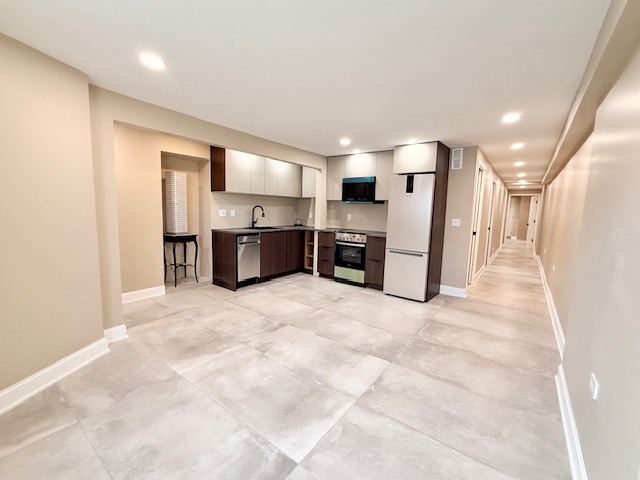 2140 W Monroe Street 1