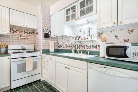 Tiny photo for 2226 Hawthorne Avenue, Westchester, IL 60154 (MLS # 12648102)